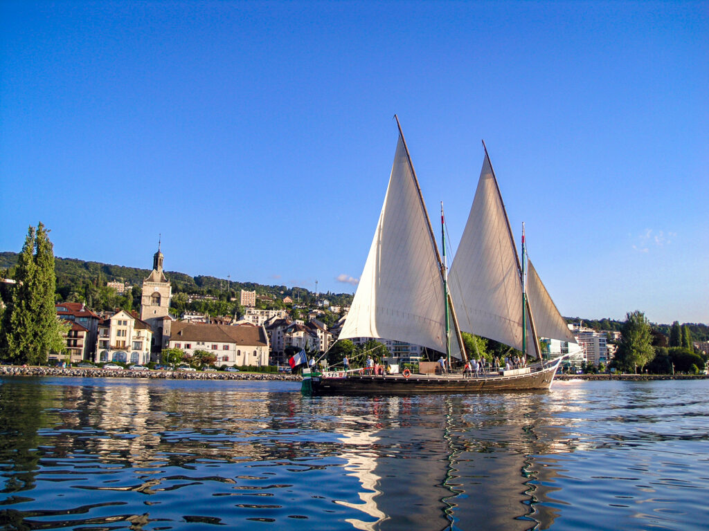 Eglise et barque